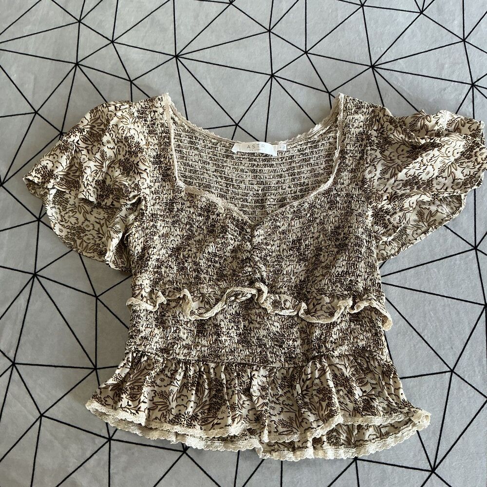 ASTR The Label Smocked Peplum Top Size L Cream Brown Floral Puff Sleeve Cottagec